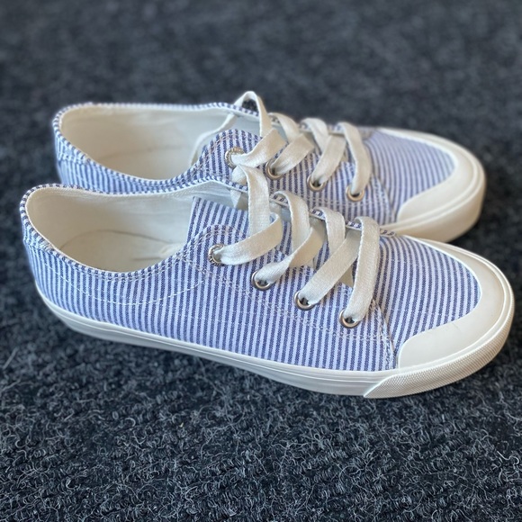 *NWOT* Old Navy espadrilles Sz7. - Picture 3 of 4